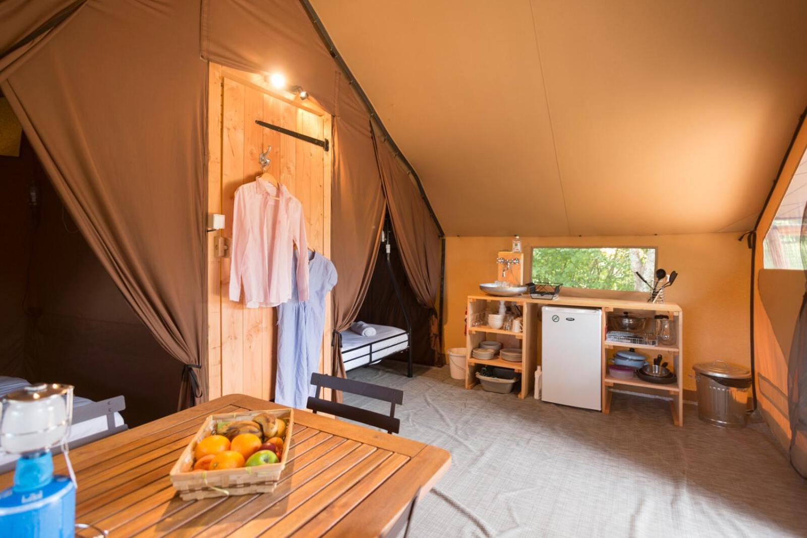 Huttopia Lac D'Aiguebelette Saint-Alban-de-Montbel 外观 照片
