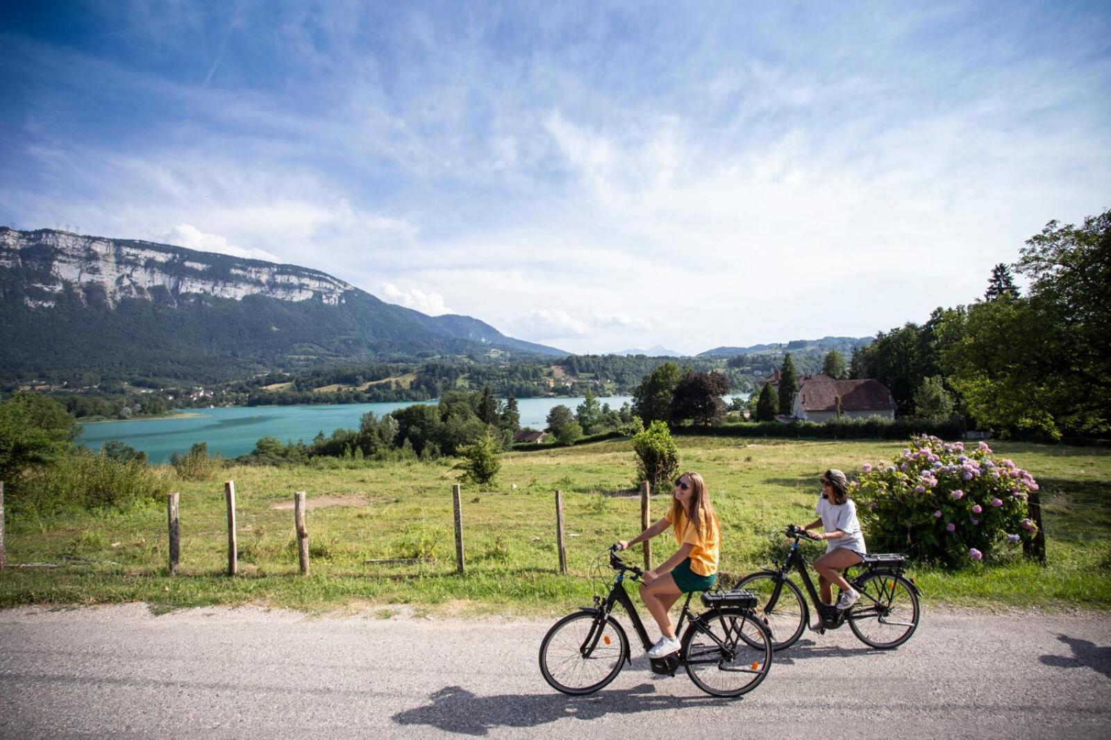 Huttopia Lac D'Aiguebelette Saint-Alban-de-Montbel 外观 照片
