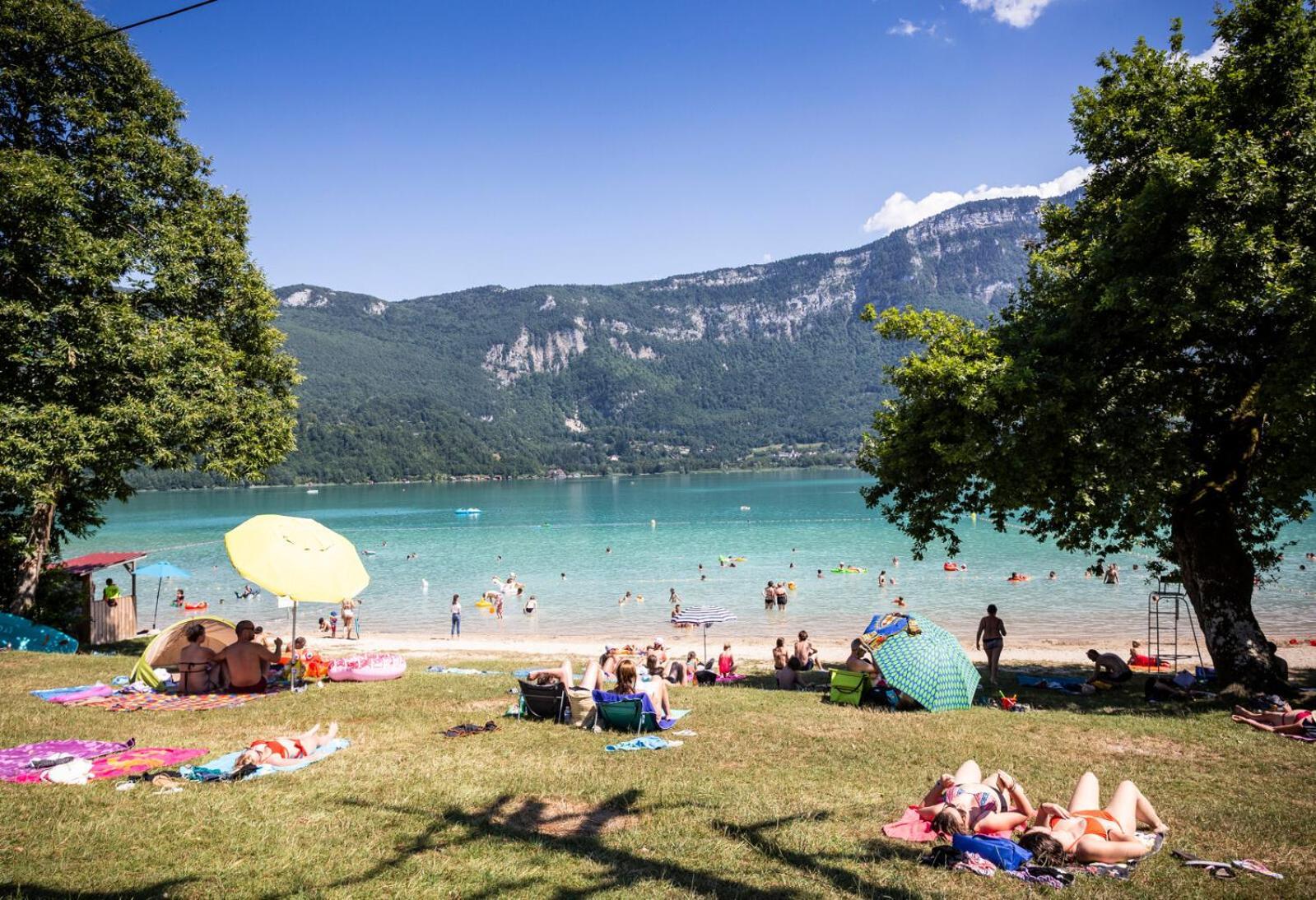 Huttopia Lac D'Aiguebelette Saint-Alban-de-Montbel 外观 照片